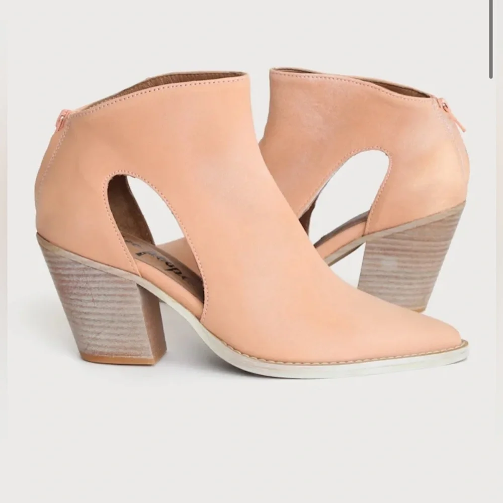 Free People Coral Ankle Booties. Leather Cutout Pointed-Toe, Like New